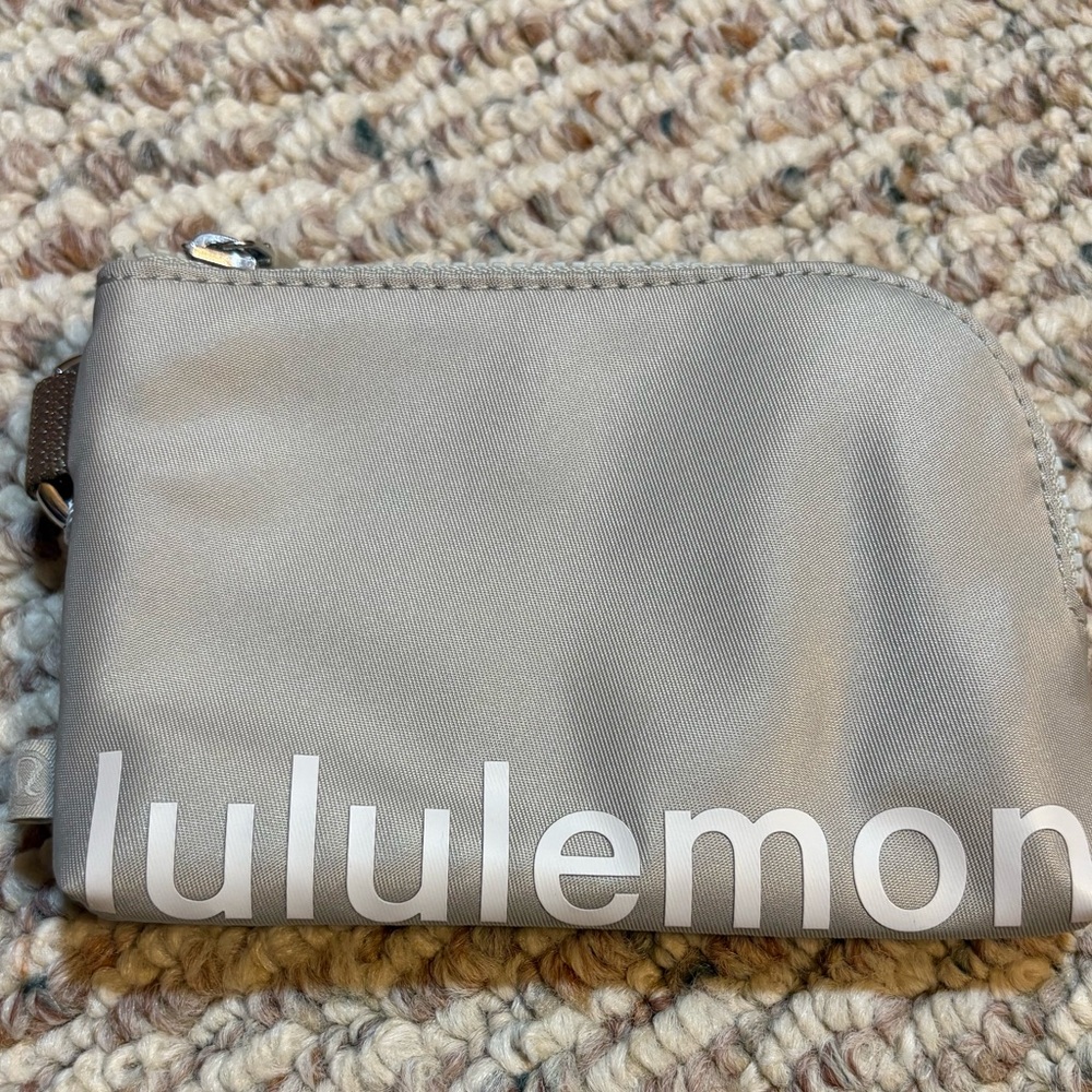 Lululemon Raw Linen Clippable Card Pouch